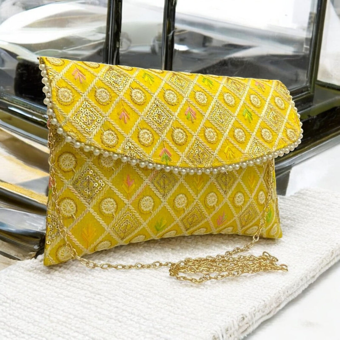 Slara Noor Clutch